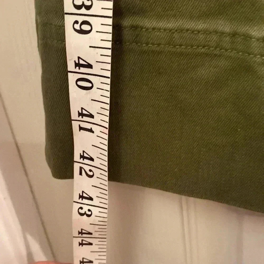 NWOT  flared cargo pants with zippers. Brand unknown. - Picture 6 of 7